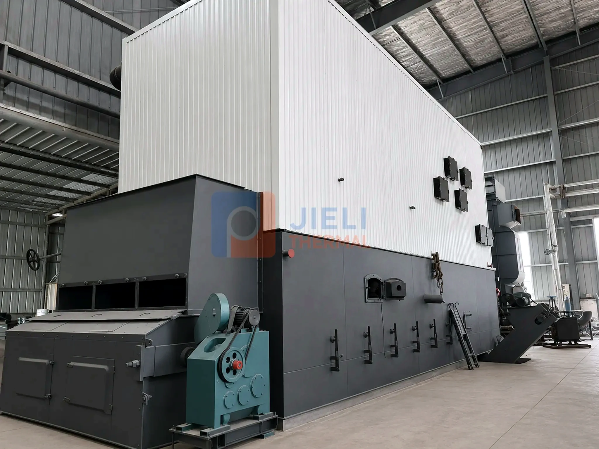 Biomass-fired thermal oil heater — chain-grate furnace side view
