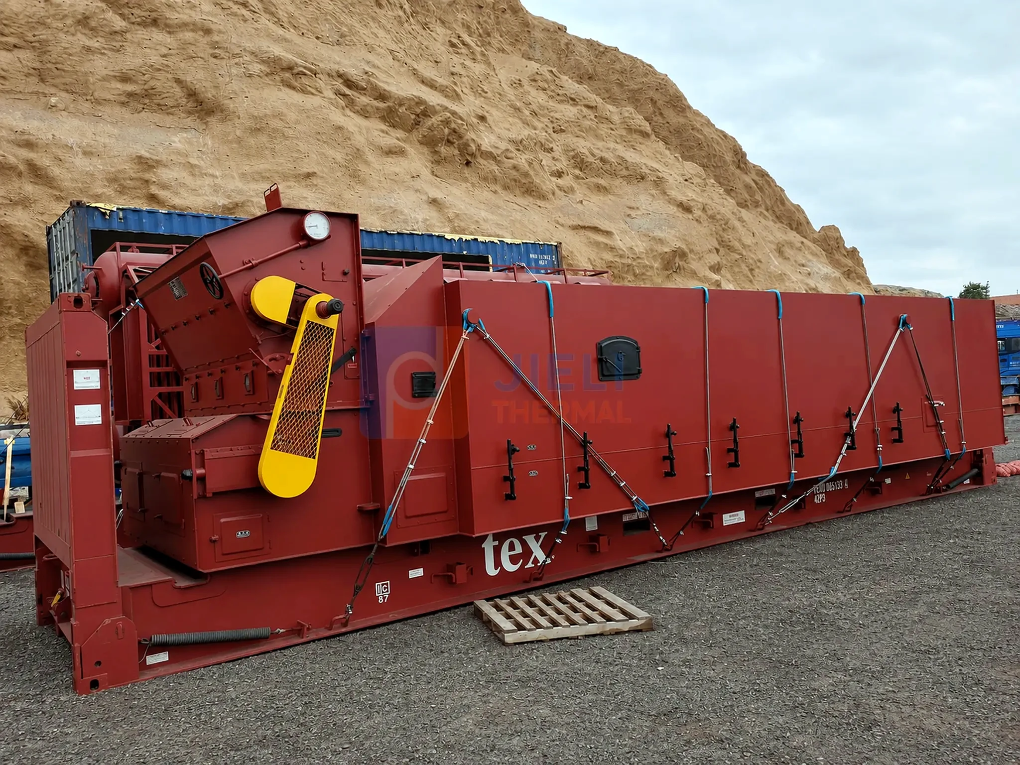 Coal-fired steam boiler — factory-assembled chain-grate combustion module