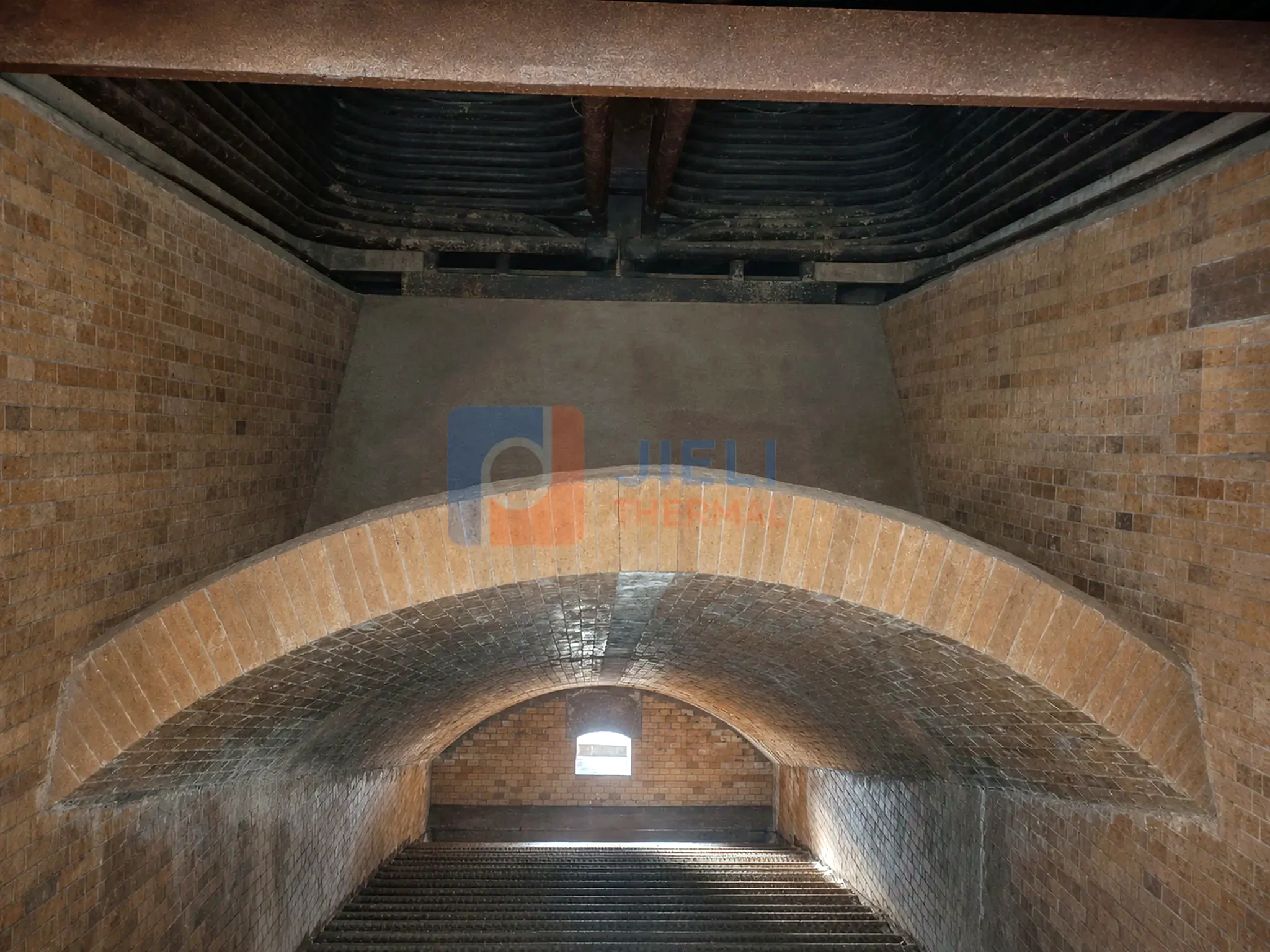Coal-fired thermal oil heater — refractory furnace arch and grate chamber