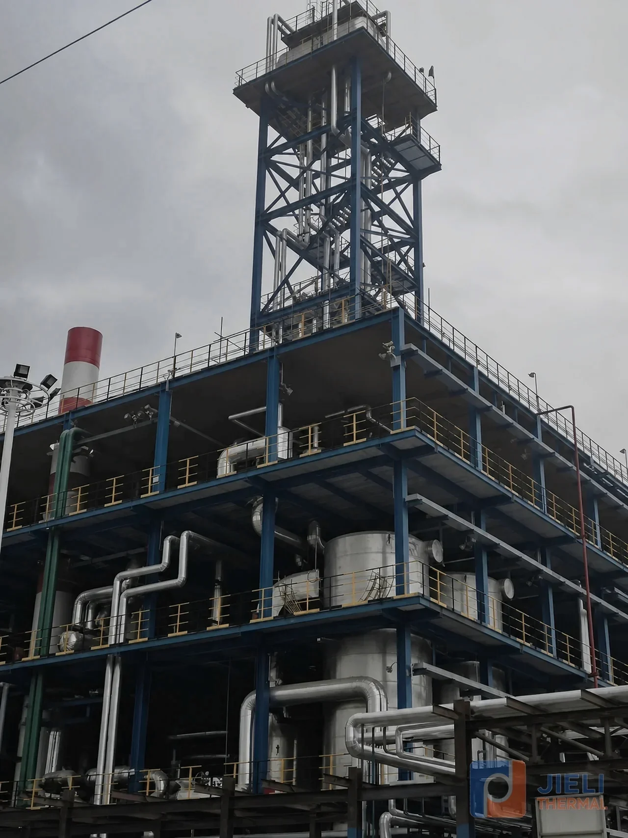 Saudi Arabia 10 million kcal gas-fired thermal oil heater tower with process piping and service platforms